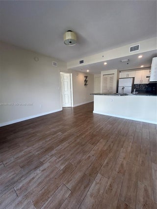 Photo of Listing #A11871872