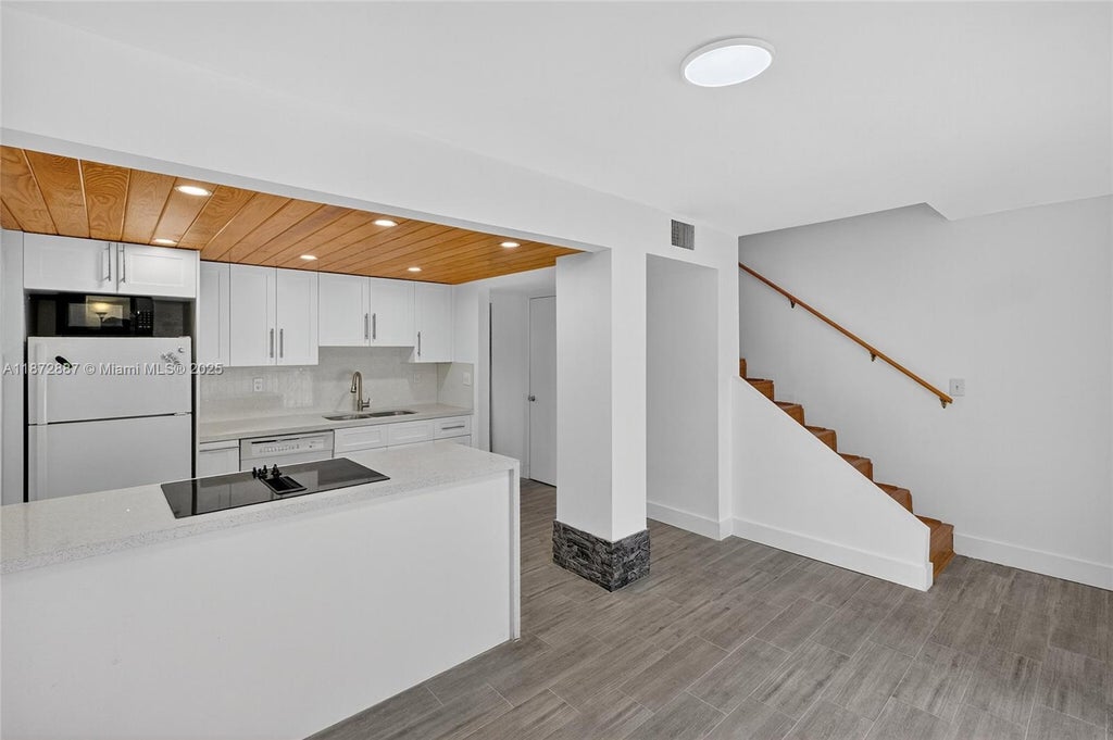 6667 Miller Dr 13, South Miami