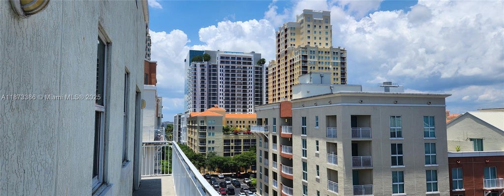 7280 Sw 90th St 701, Miami