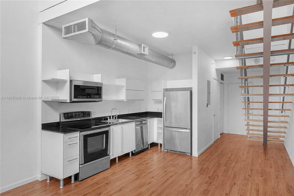 690 Sw 1st Ct Phii08, Miami