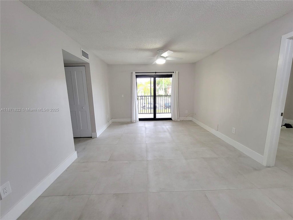 9728 Hammocks Blvd 201-27, Miami