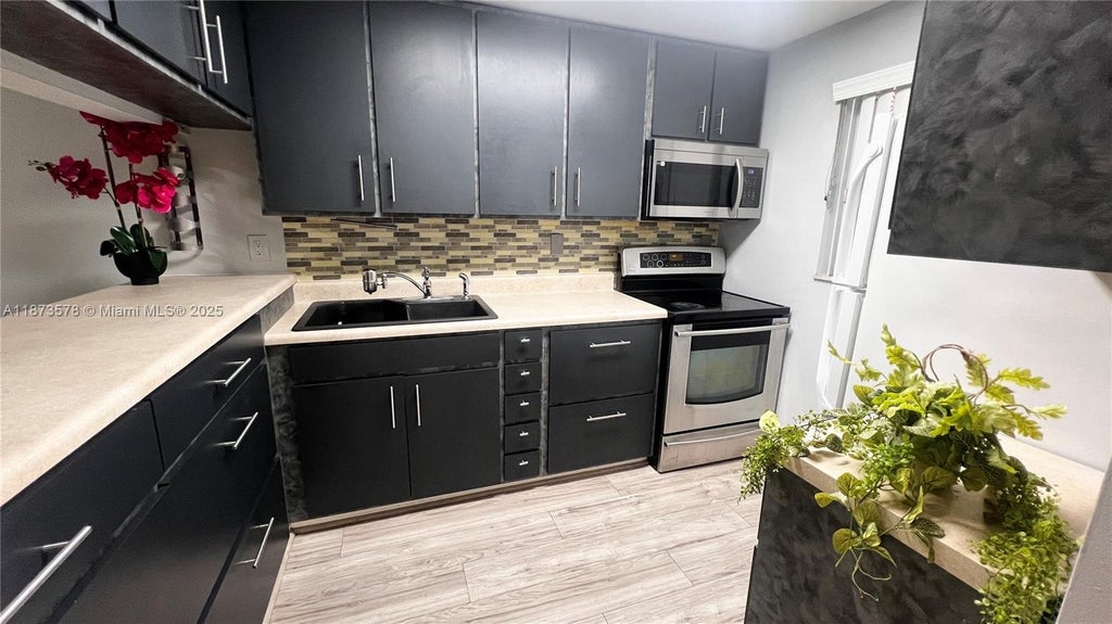 7610 Stirling Rd 103b, Davie