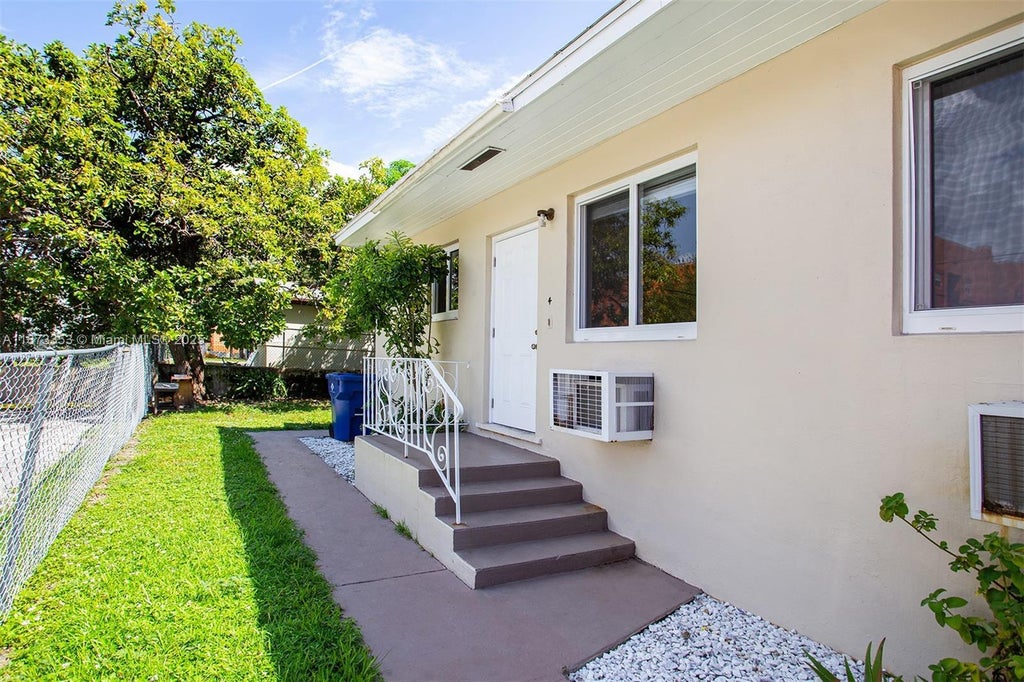 1225 Sw 7th St 4, Miami
