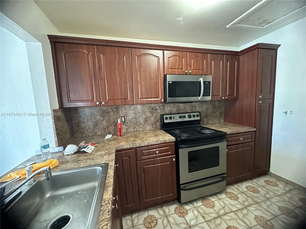 6675 W 26th Ct 23-9, Hialeah