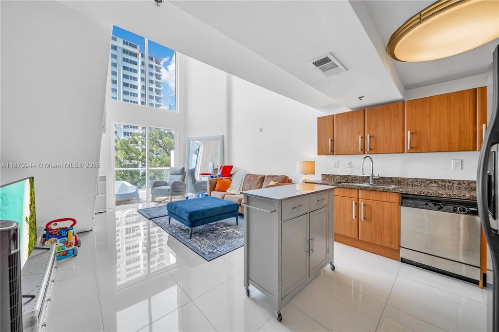 6362 Collins Ave 506, Miami Beach