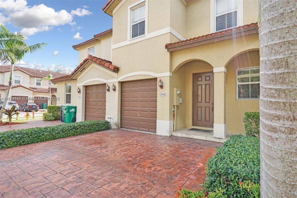 1048 Ne 208th St, Miami