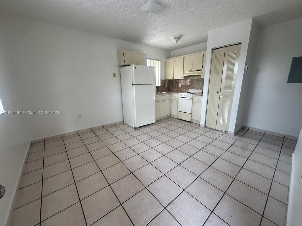 290 E 7th St 201, Hialeah