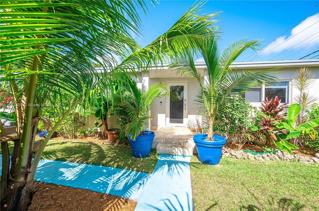 2401 Sw 26th St, Miami