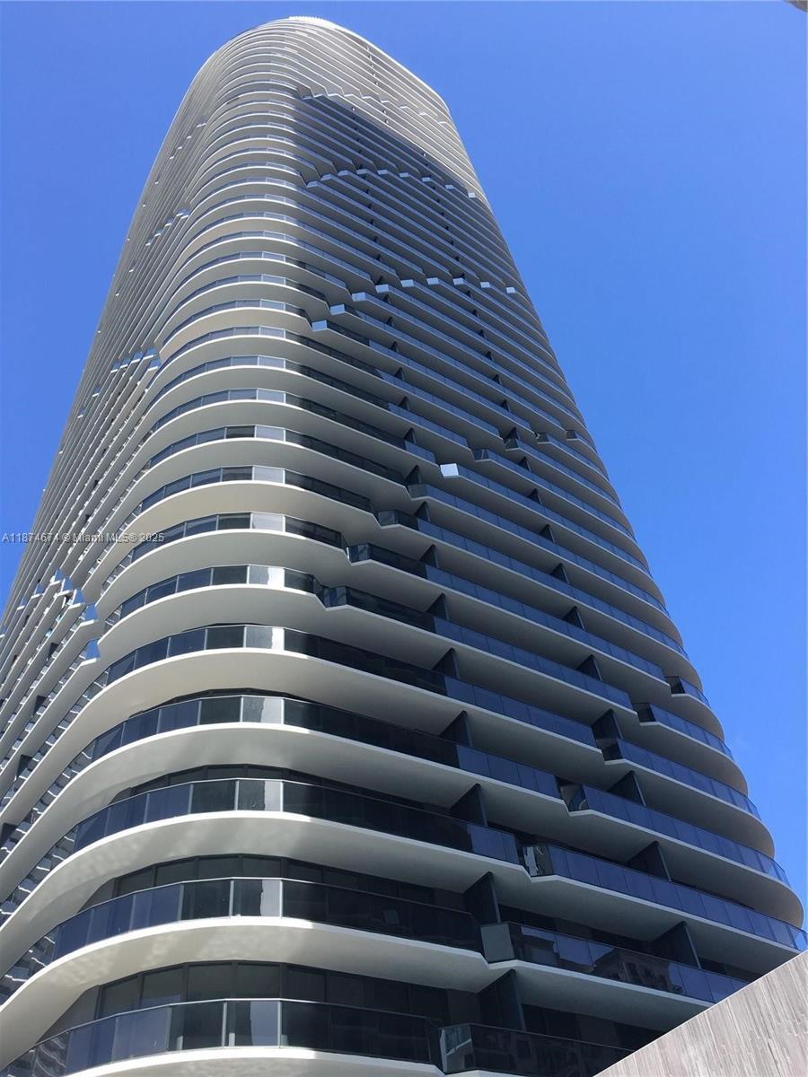 55 Sw 9th Street 3905, Miami