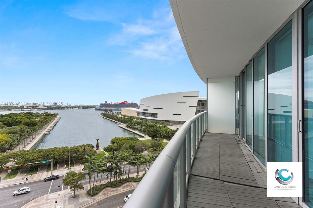 888 Biscayne Blvd 911, Miami