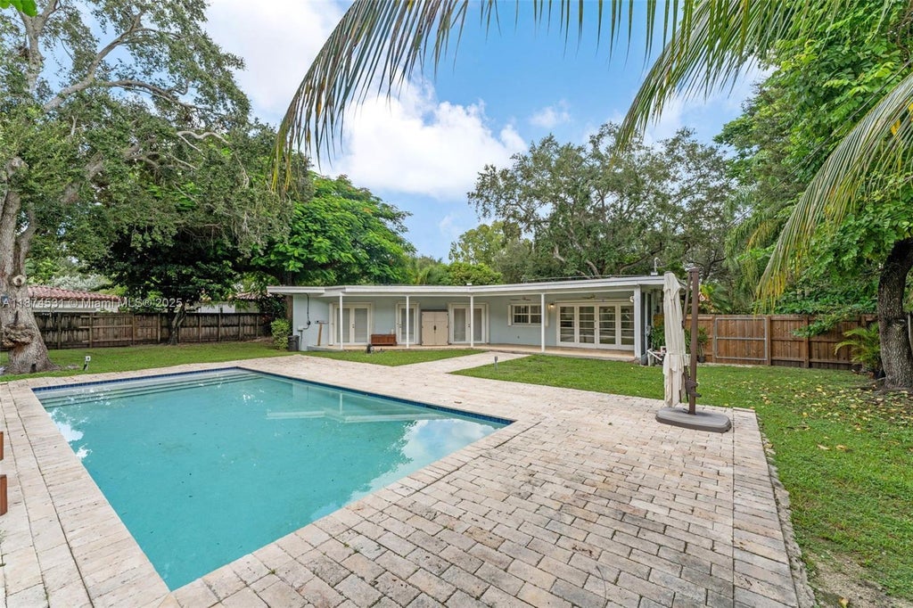 8318 Sw 131st St, Pinecrest