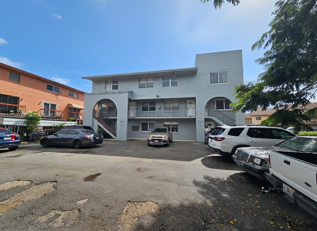 2270 W 54th Pl 2, Hialeah
