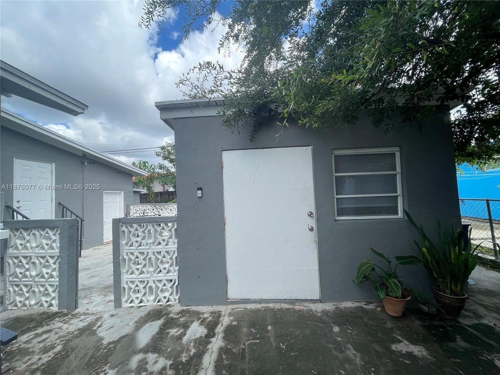 1923 Nw 1st Ter C, Miami