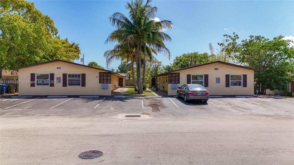 240 Nw 40th Ct 1, Oakland Park