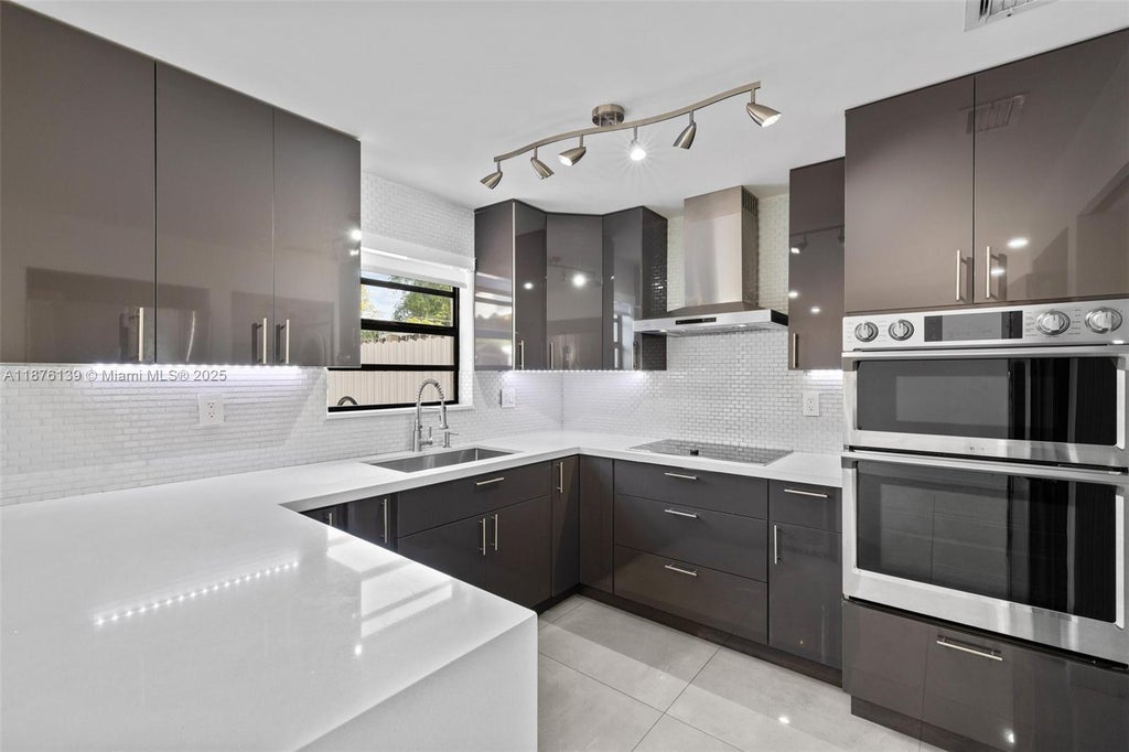 10932 Nw 7th St 902, Miami