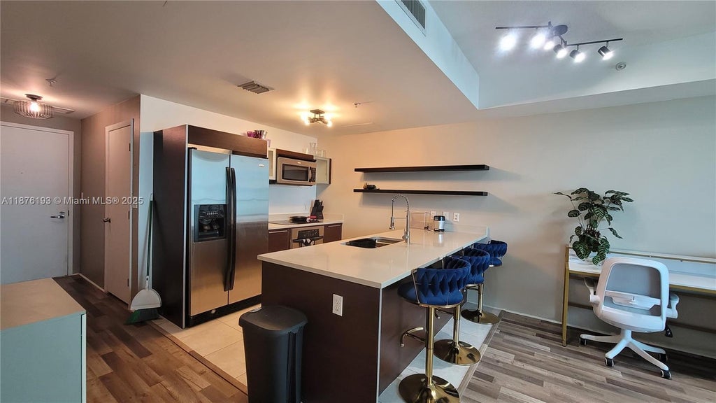 1900 N Bayshore Dr 2009, Miami