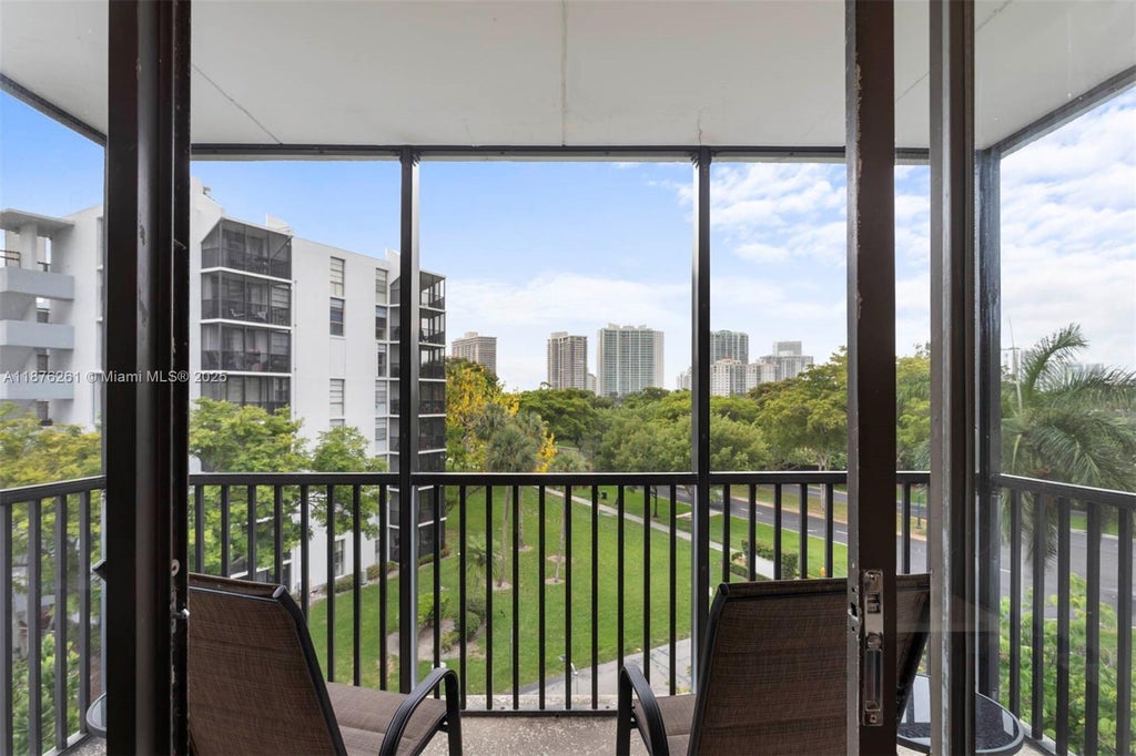 3401 N Country Club Dr 519, Aventura