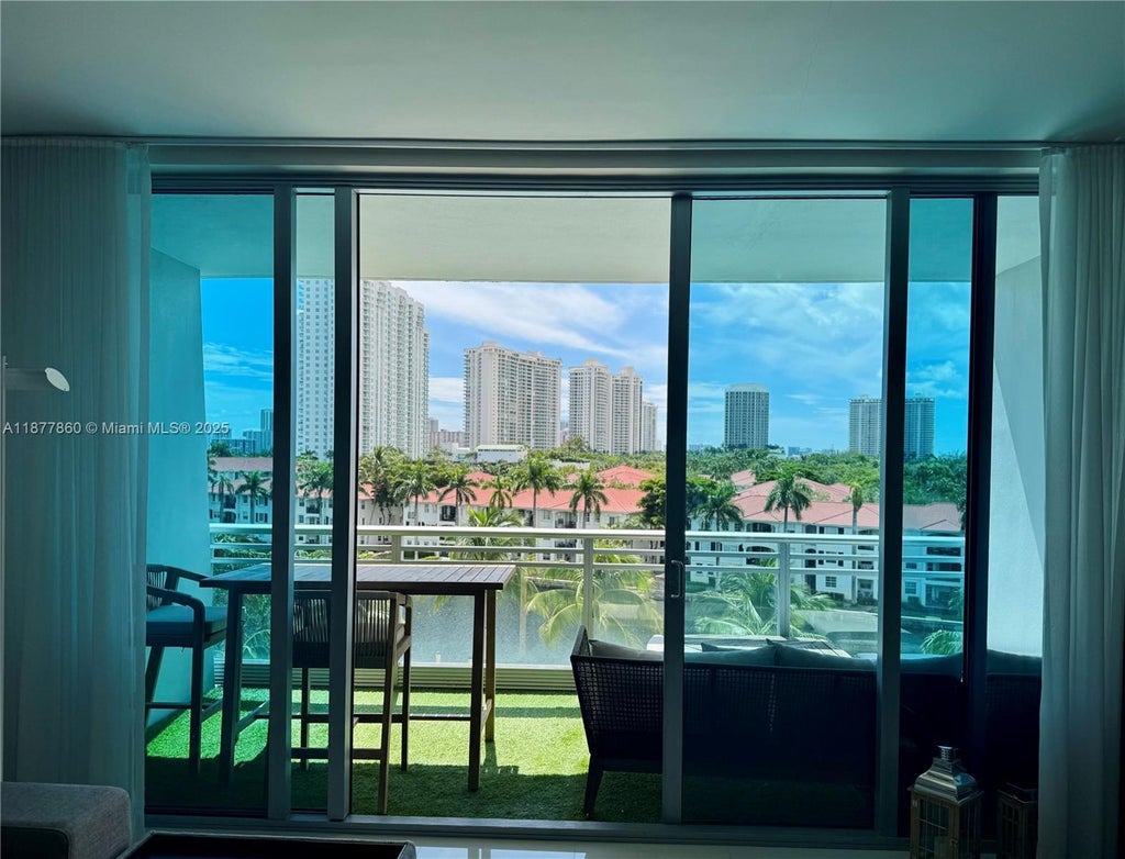 2950 Ne 188th St 443, Aventura