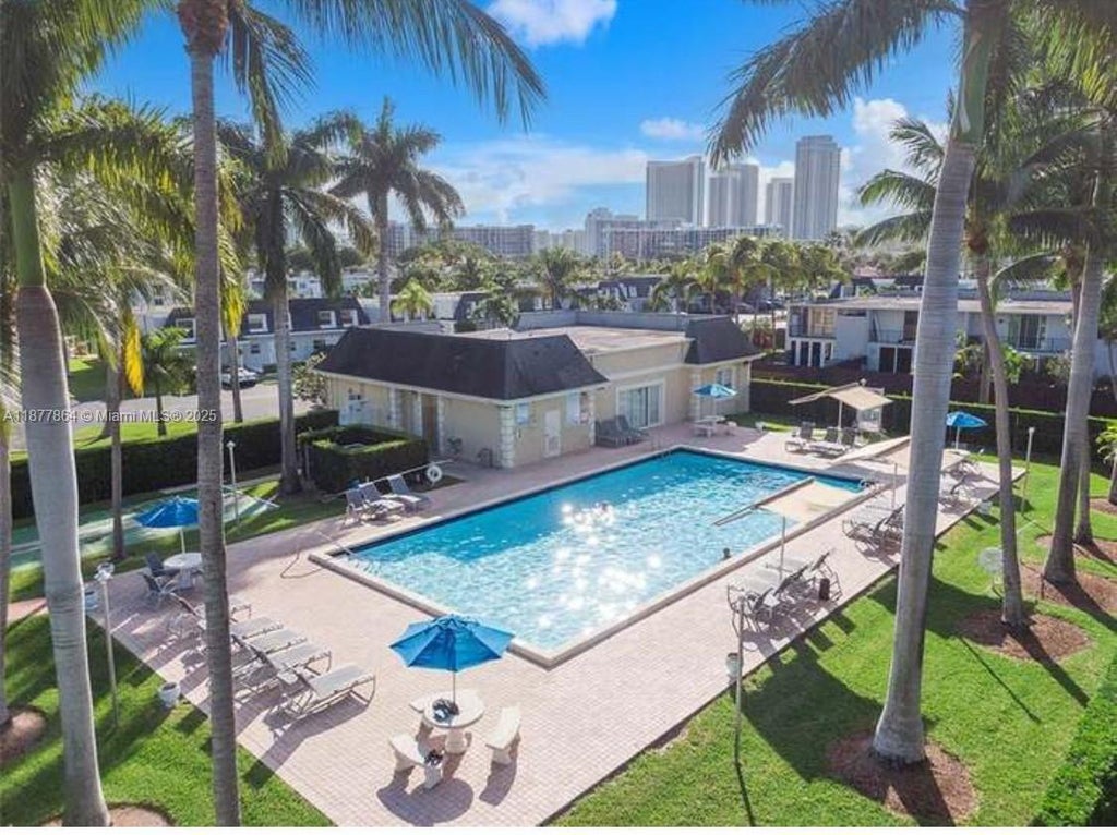 2413 Ne 10th St 149, Hallandale Beach