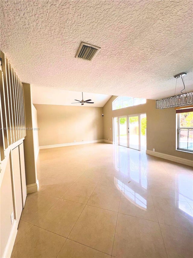 3 of 28 - 3381 Sw 51st St, Hollywood, FL