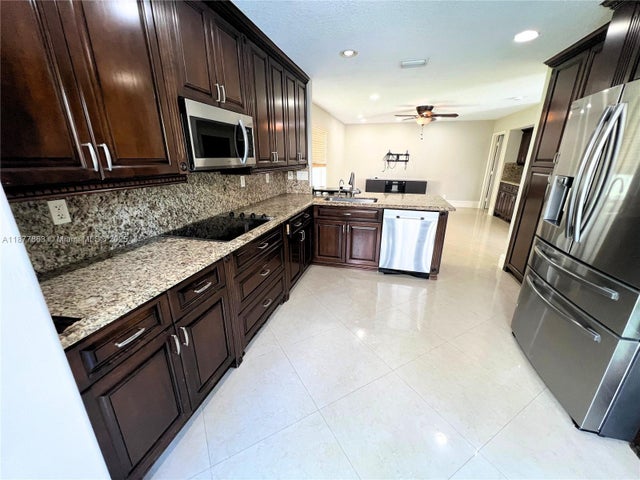 5 of 28 - 3381 Sw 51st St, Hollywood, FL