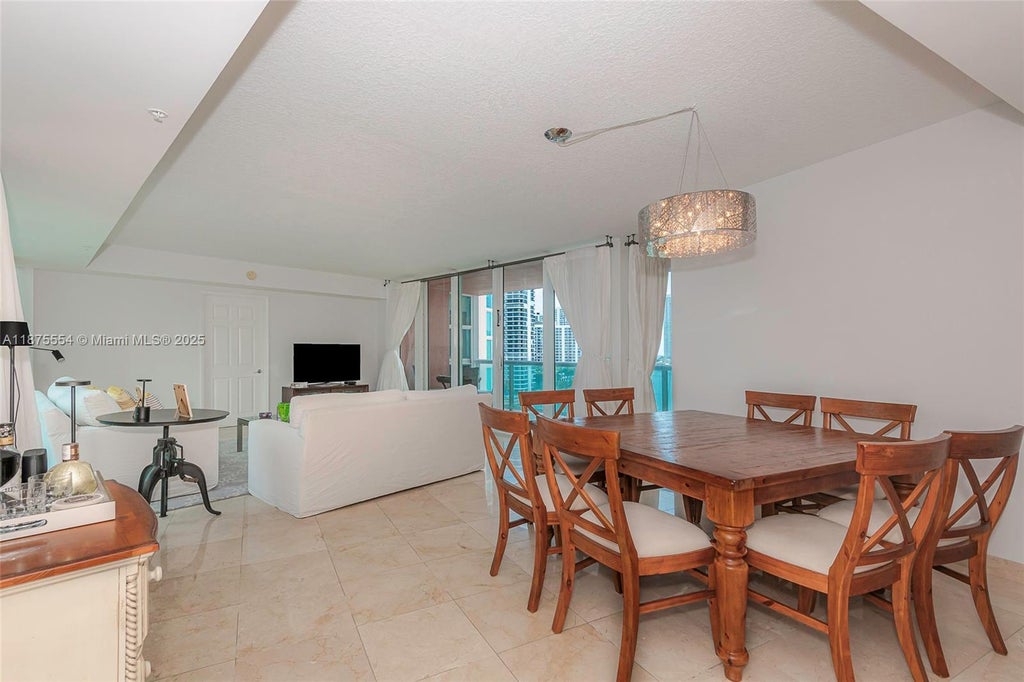 3370 Hidden Bay Dr 906, Aventura
