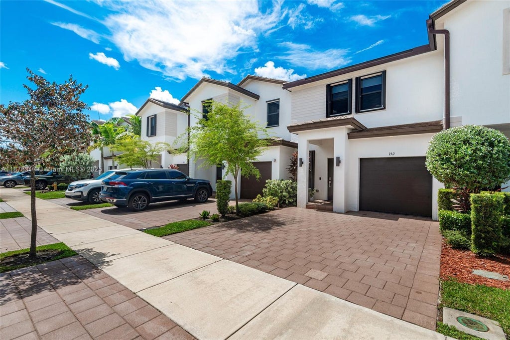 152 Sw 185th Way, Pembroke Pines