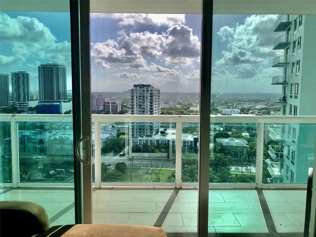 1800 N Bayshore Dr 2210, Miami