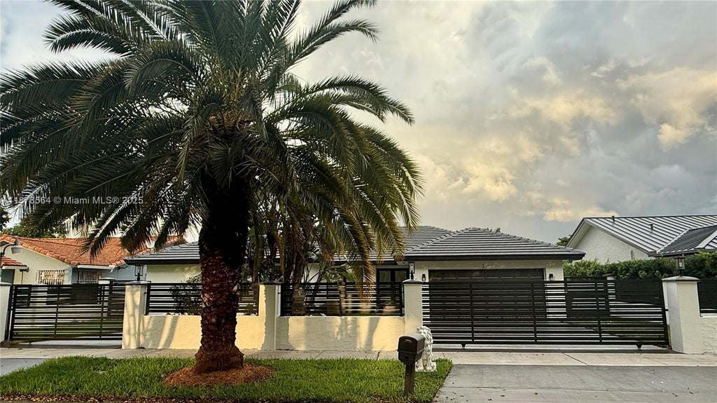 215 Nw 136th Ct, Miami