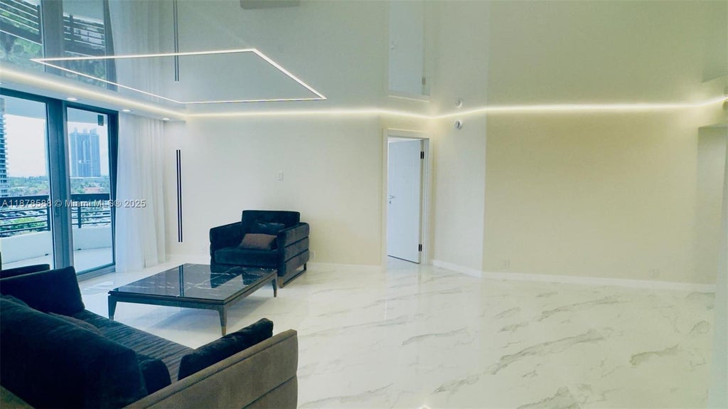 3500 Mystic Pointe Dr 1107, Aventura