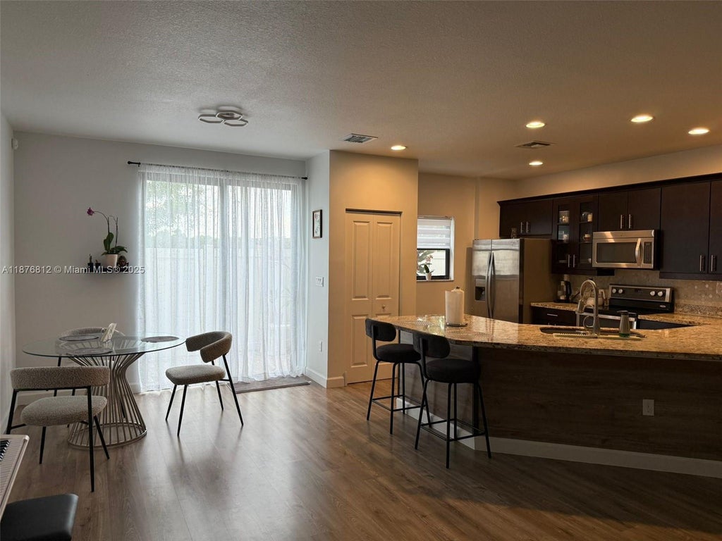 472 Ne 194th Ter 472, Miami