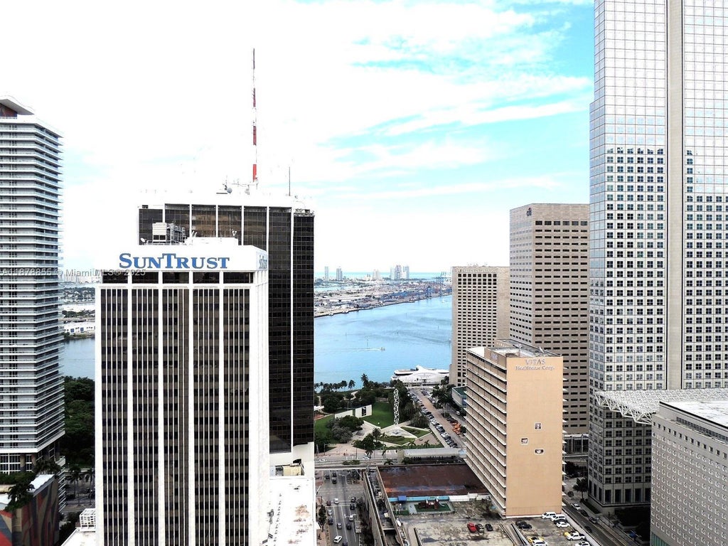 151 Se 1st St 3301, Miami