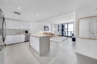 Photo of Listing #A11877844