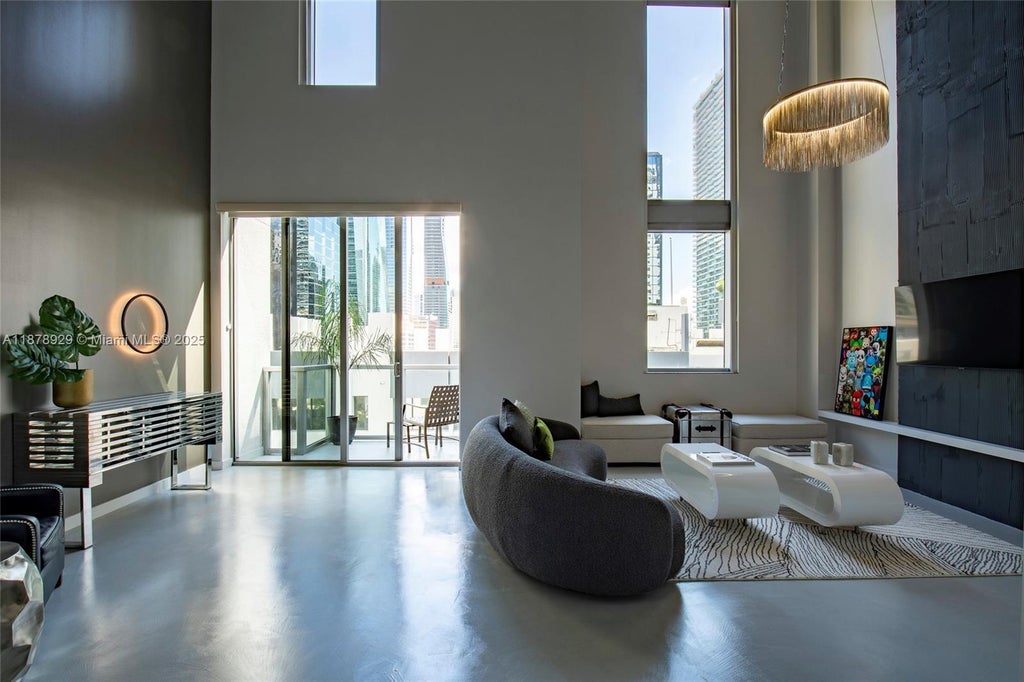 1060 Brickell Ave 1015, Miami