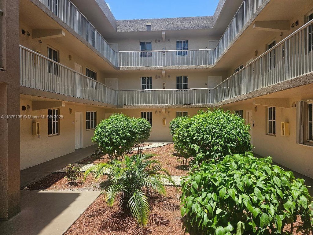 6115 Nw 186th St 105, Hialeah