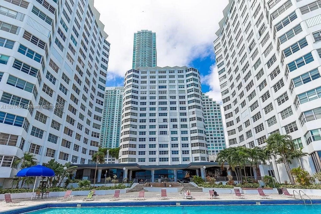 825 Brickell Bay Dr 2041, Miami