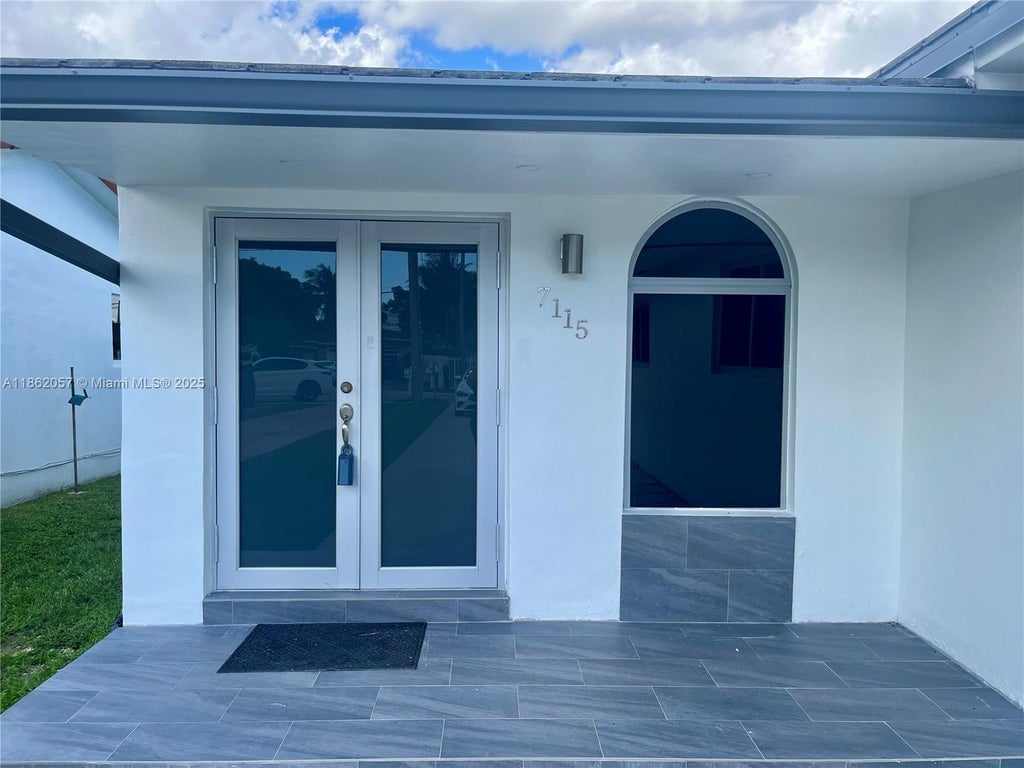7113 Sw 21st St 7115, Miami