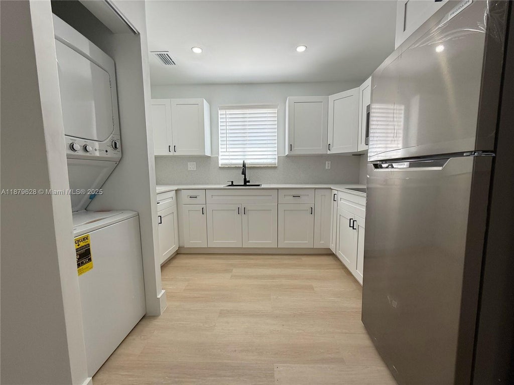 3252 W 70th St 202, Hialeah