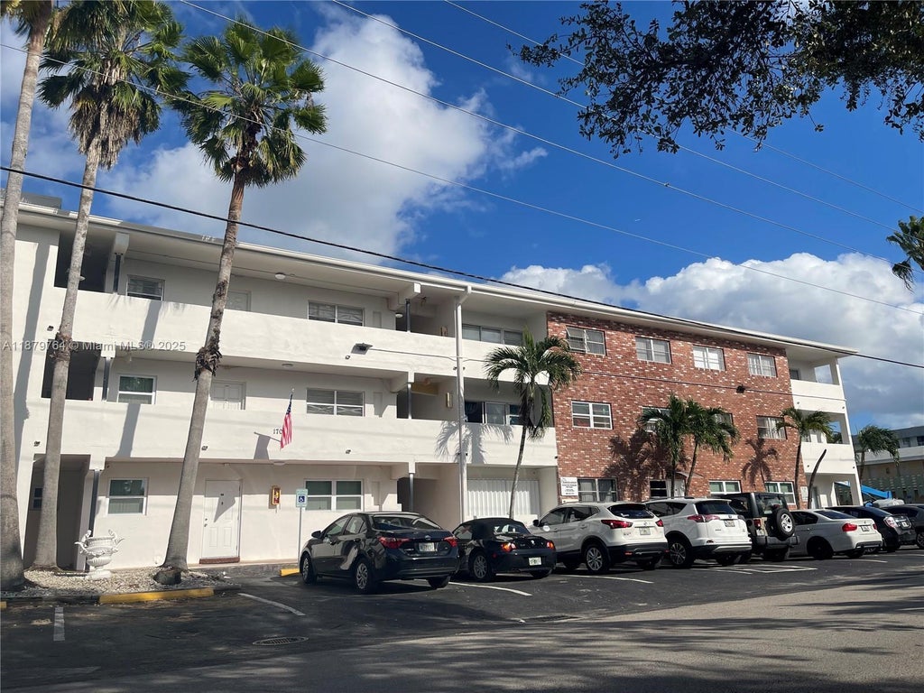 941 Ne 170th St 106a, Miami