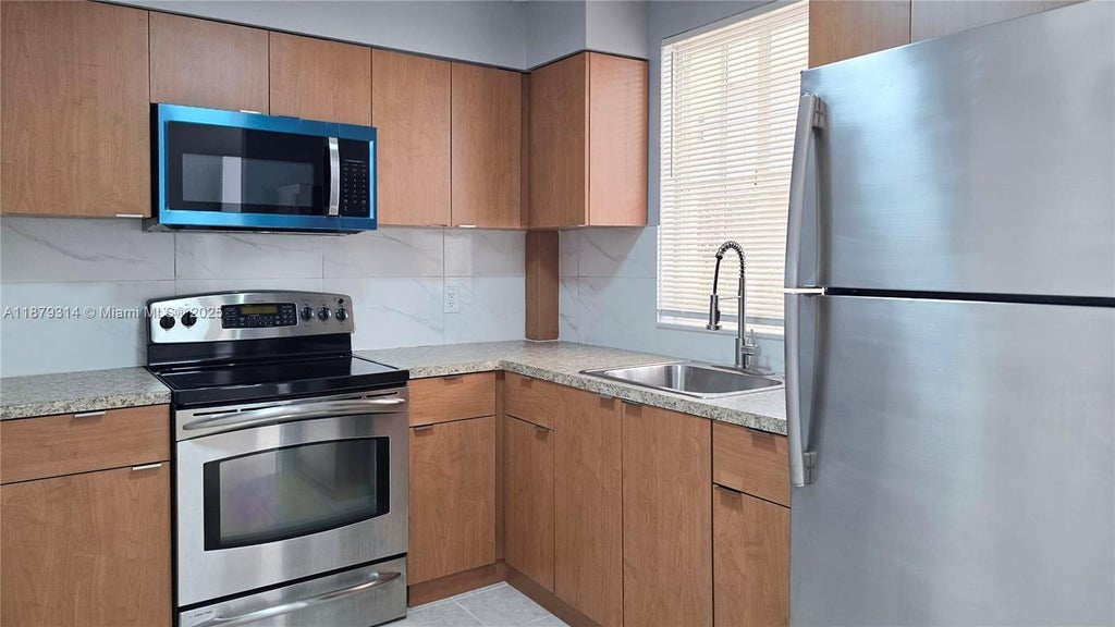 6115 Nw 186th St 112, Hialeah