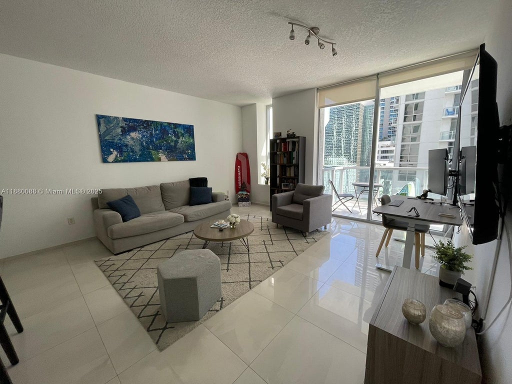 1050 Brickell Ave 1510, Miami