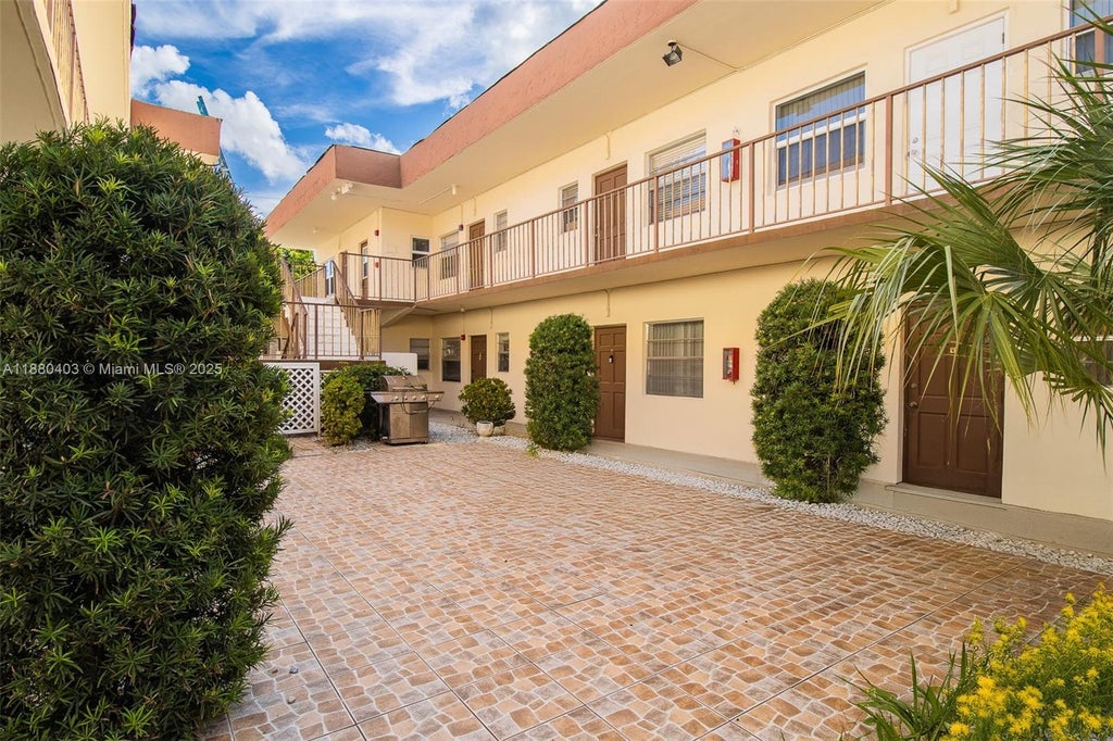 415 Ne 2nd St 223, Hallandale Beach
