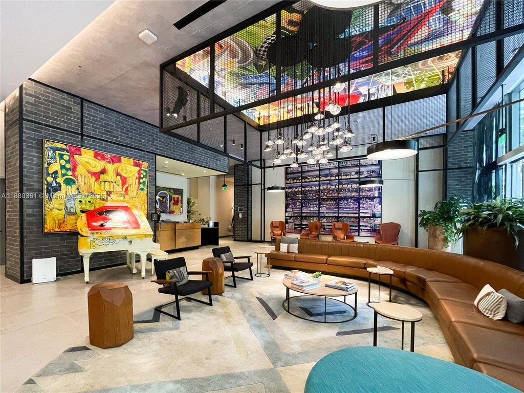 121 Ne 34th St L202, Miami