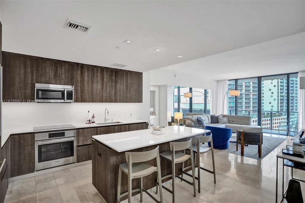 68 Se 6th St 907, Miami