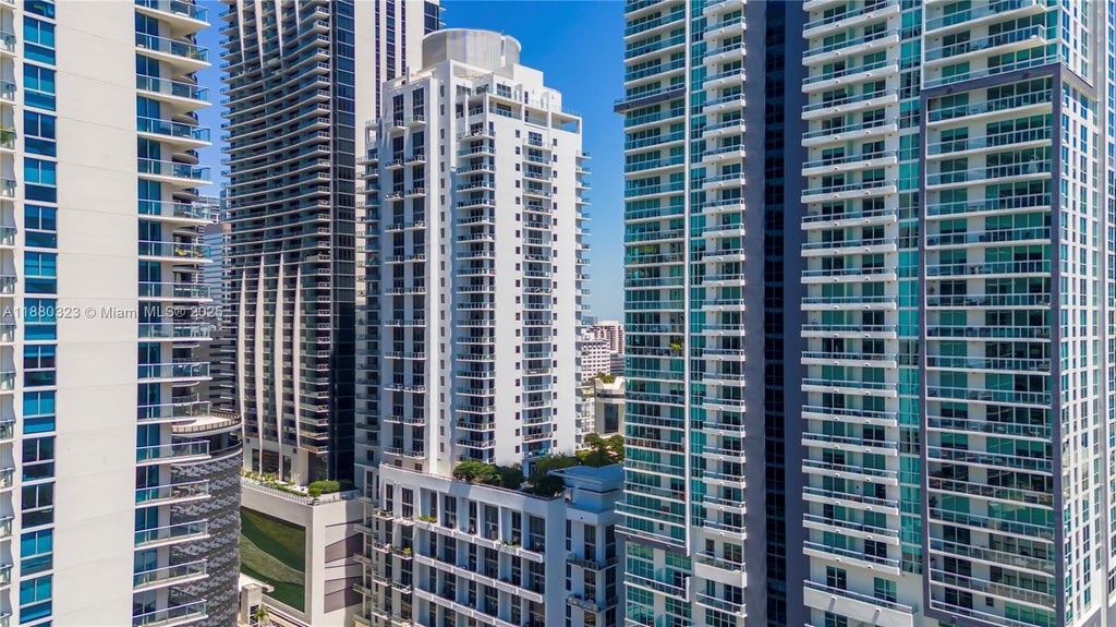 1050 Brickell Ave 1808, Miami