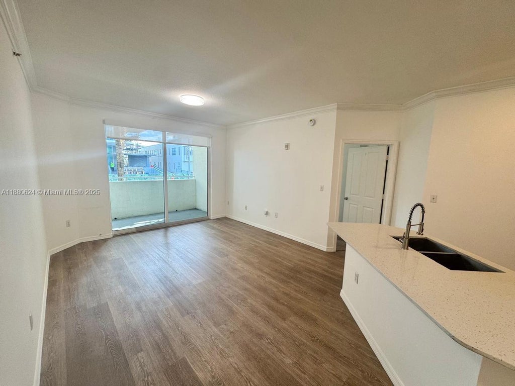 9172 Collins Ave 212, Surfside