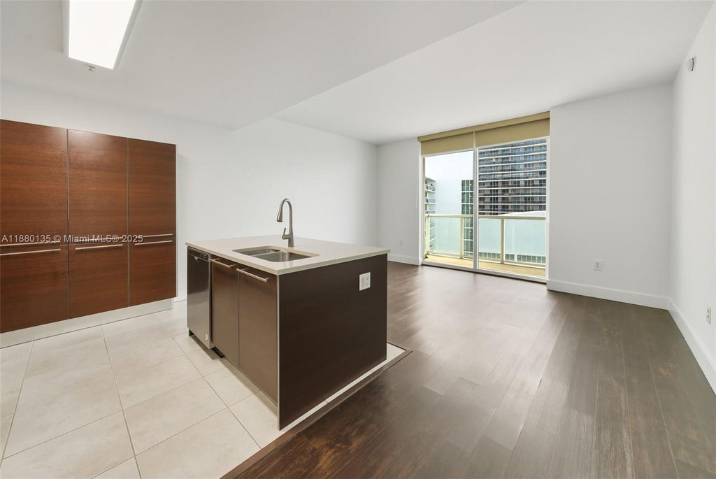 1900 N Bayshore Dr 3707, Miami