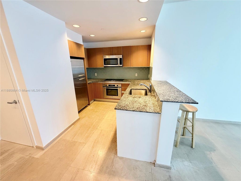 1050 Brickell Ave 2206, Miami