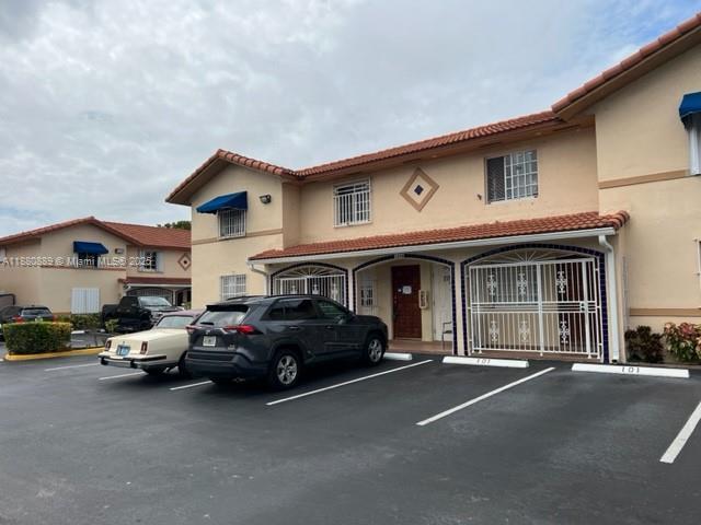 2208 W 74th St 202-21, Hialeah