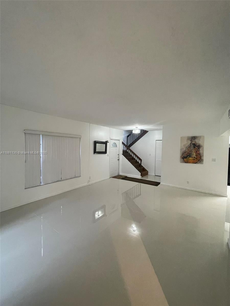 2718 S University Dr 17c, Davie